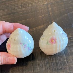 Vintage 70’s Miksas Seashell Salt & Pepper Shakers